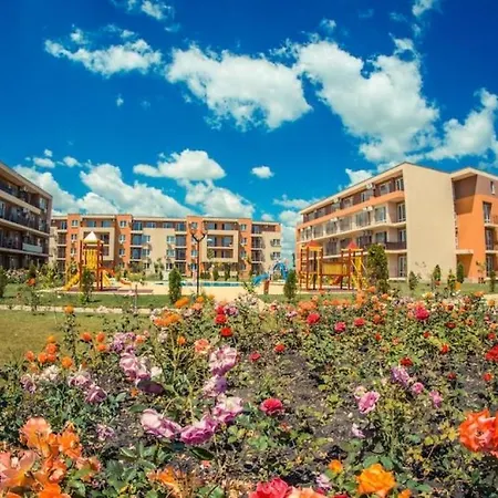 Апартамент Private In Holiday Fort Club